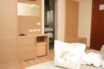 particolare camera standard hotel gardel 